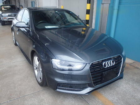 AUDI A4 2.0 Tfsi Auto S-line